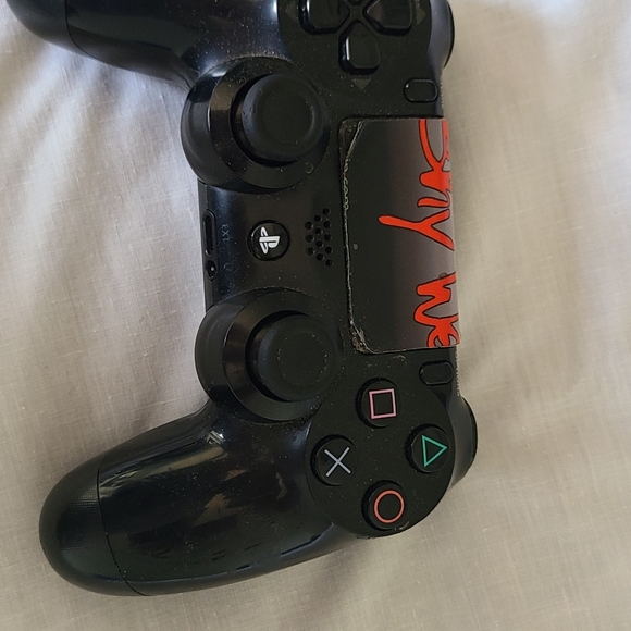 Ps4 controller - Picture 2 of 4